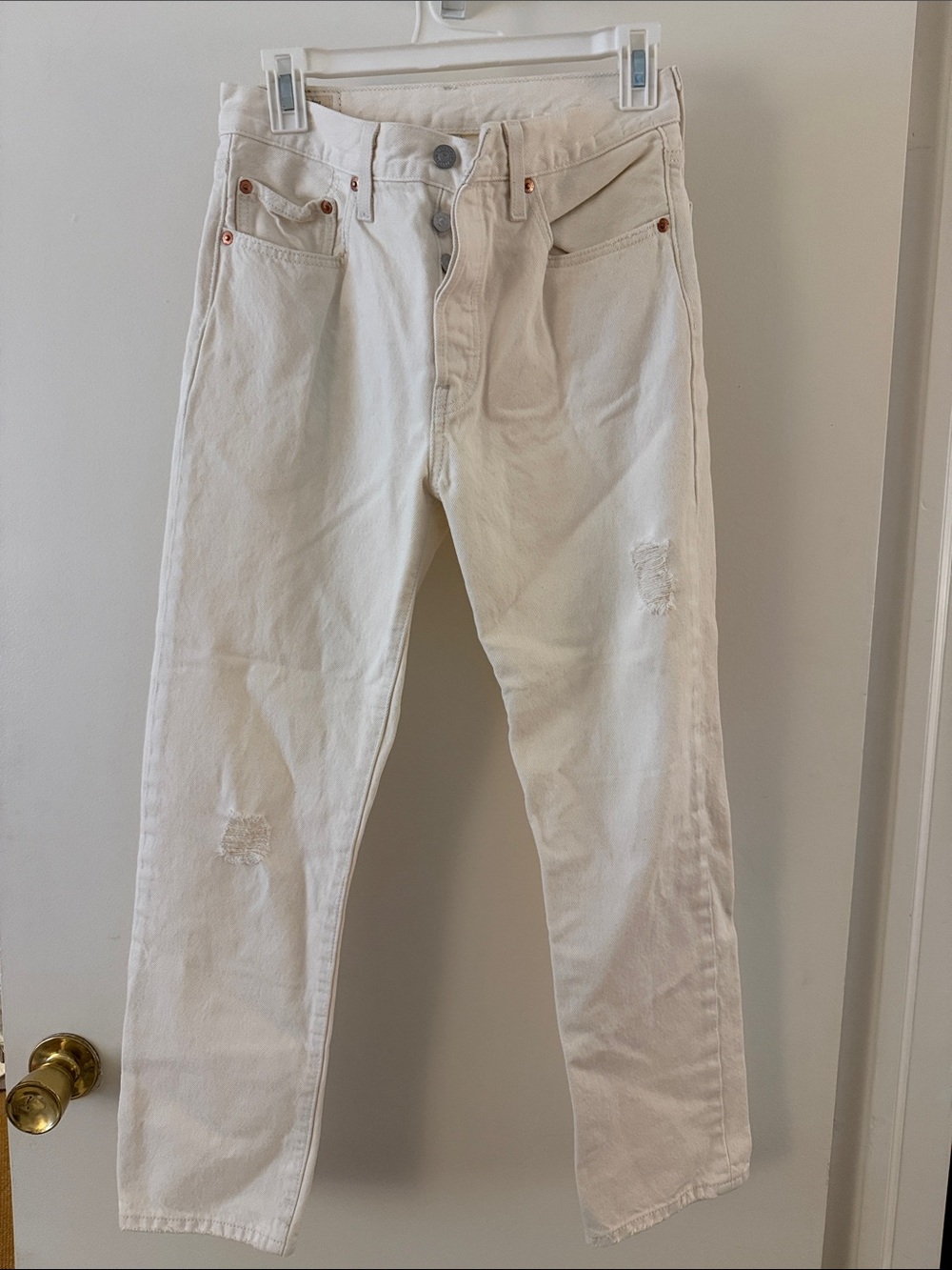 Women’s Levi cream Distressed Jeans